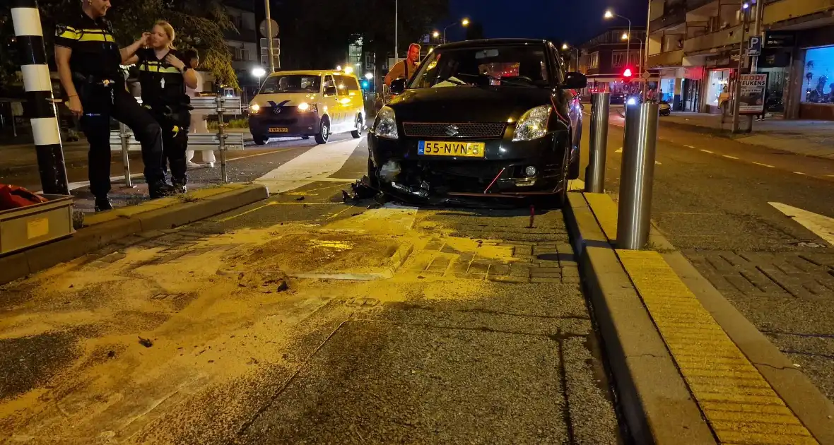 Automobilist klapt hard op bussluis - Foto 6