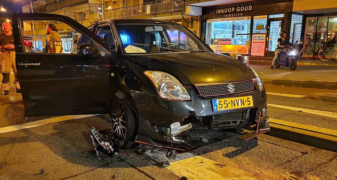 Automobilist klapt hard op bussluis - Foto 8