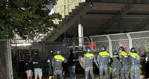 Veel politie ingezet bij voetbalwedstrijd