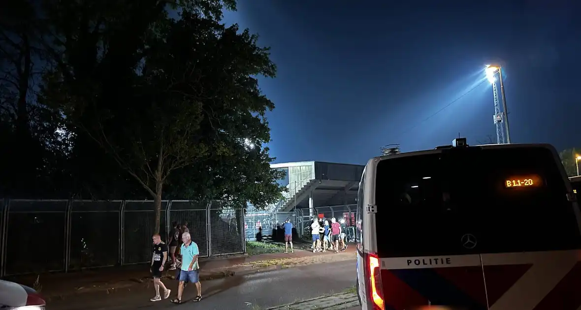 Veel politie ingezet bij voetbalwedstrijd - Foto 1