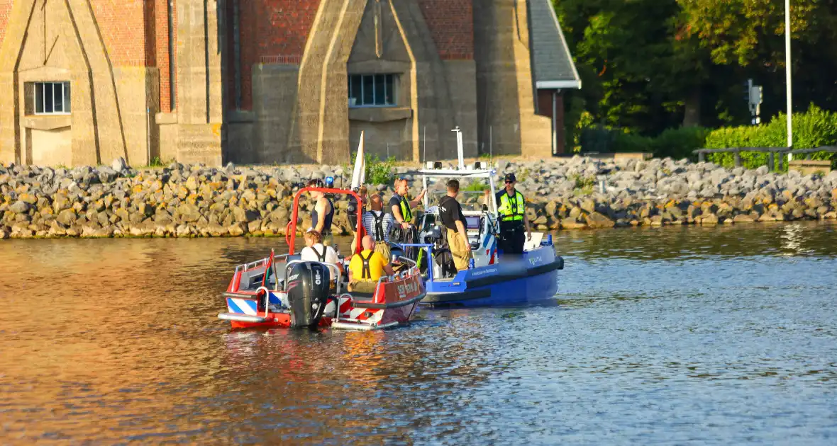 Grote zoekactie naar vermiste man in water - Foto 9