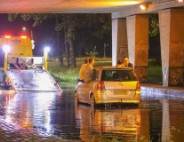 Auto's gestrand vanwege hevige regenval