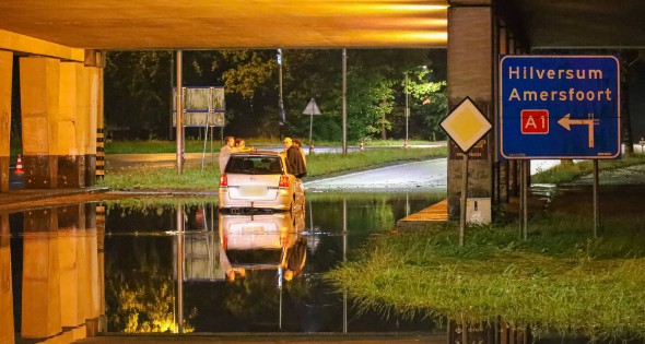 Auto's gestrand vanwege hevige regenval - Afbeelding 4