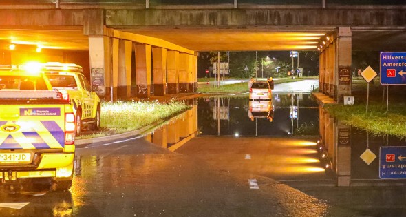 Auto's gestrand vanwege hevige regenval - Afbeelding 5