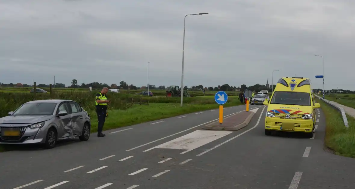 Gewonde bij botsing op kruising - Foto 1