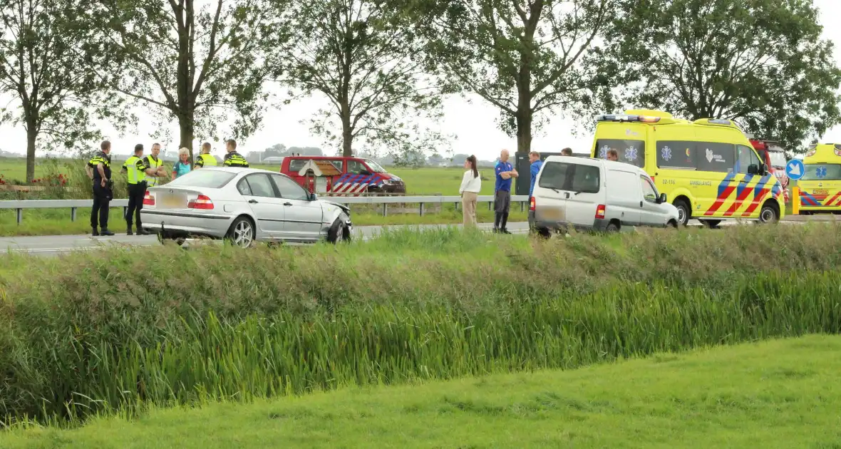 Gewonde bij botsing op kruising - Foto 11