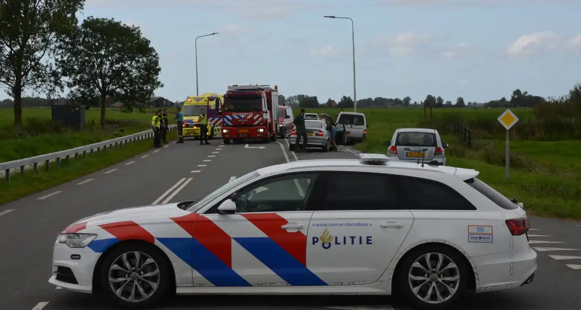 Gewonde bij botsing op kruising - Foto 5