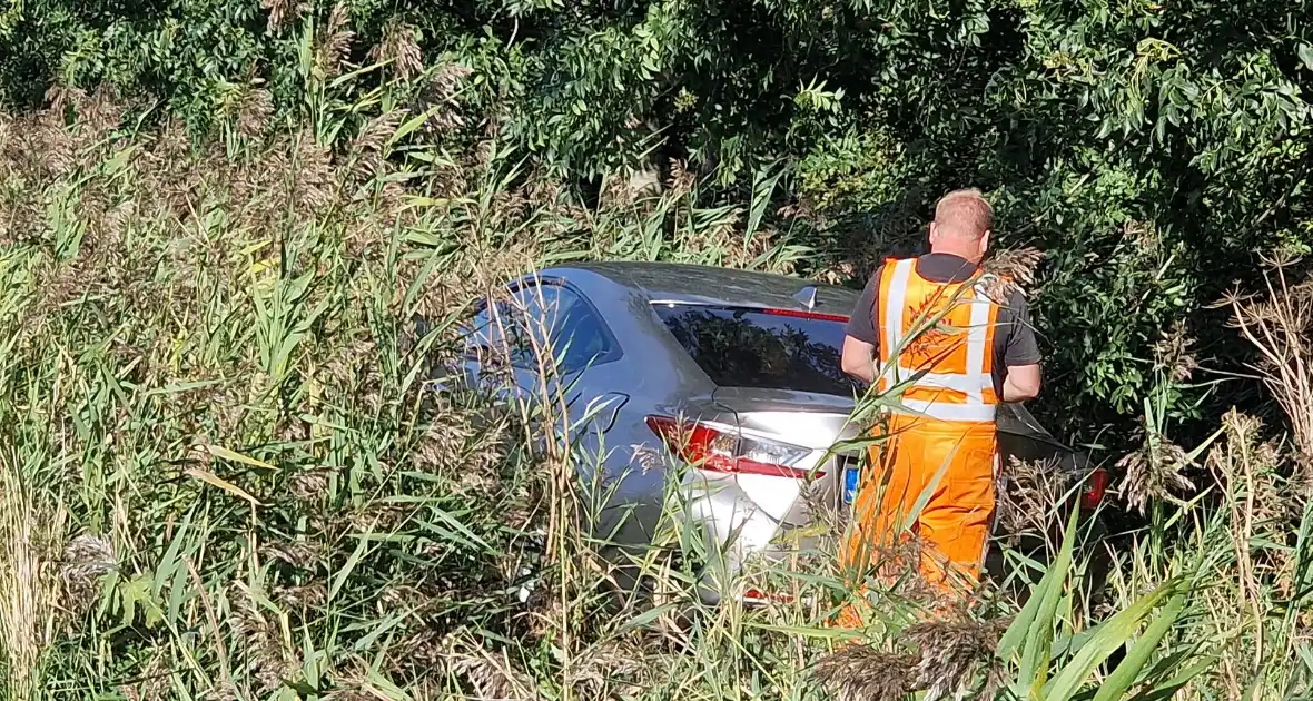 Automobilist belandt in bosschages - Foto 3