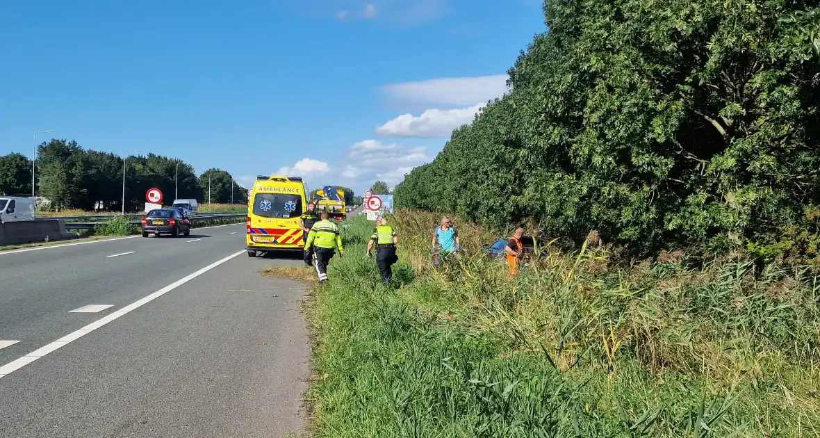 Automobilist belandt in bosschages - Foto 4