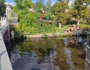 Zoekactie in water na aantreffen schoenen bij brug
