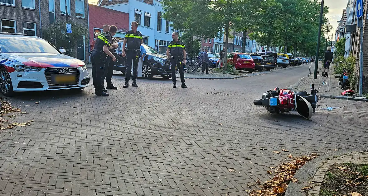 Scooterrijder gewond bij botsing op kruising - Foto 4