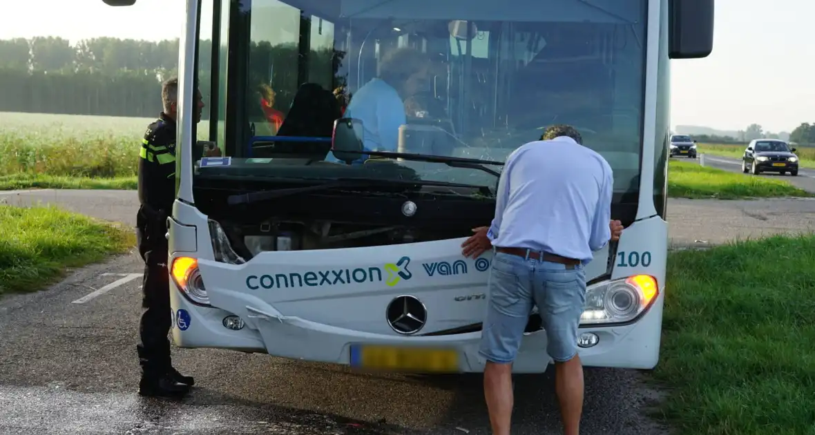 Lijnbus beschadigd bij ongeval met bestelbus - Foto 2