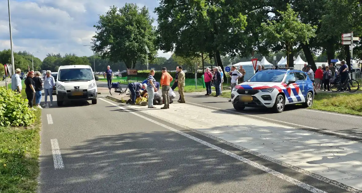 Ernstig ongeval tussen bestelbus en fietser - Foto 2