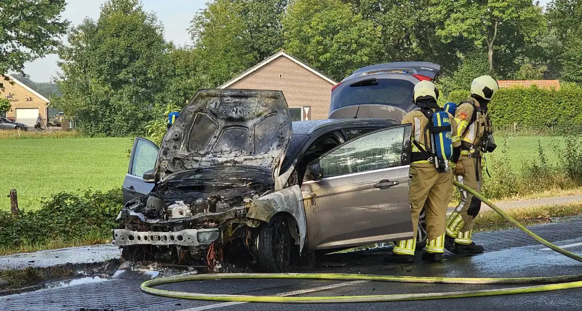 Personenauto grotendeels uitgebrand - Foto 3