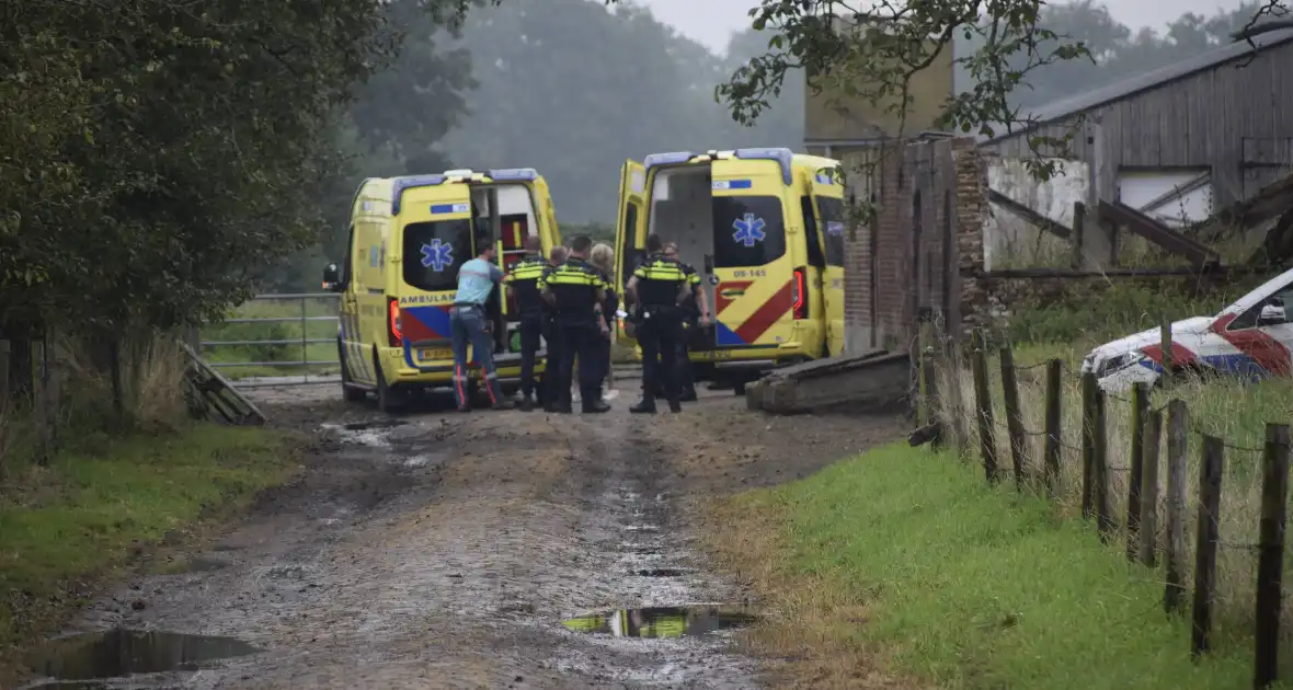 Twee gewonden bij ernstig incident bij boerderij - Foto 8