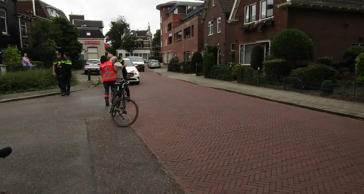 Fietsers in botsing bij inhaalactie