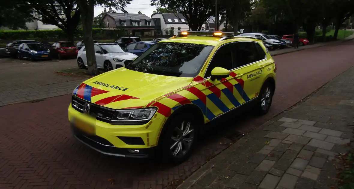 Fietsers in botsing bij inhaalactie - Foto 1