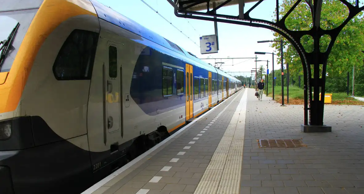 Passagiers opgesloten in defecte trein - Foto 4