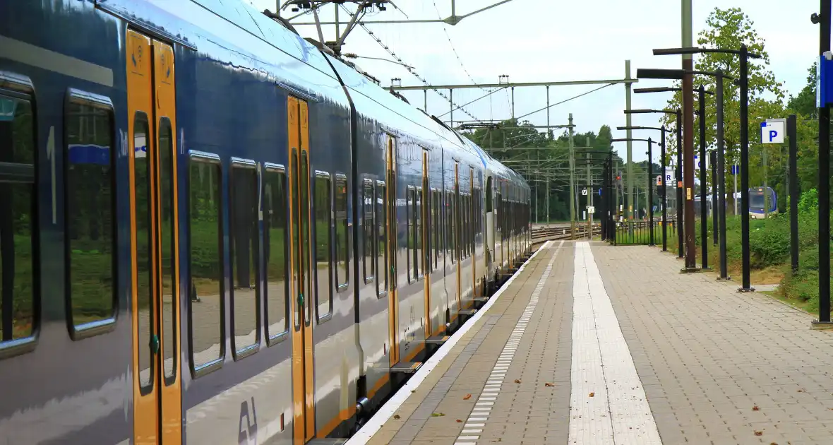 Passagiers opgesloten in defecte trein - Foto 5