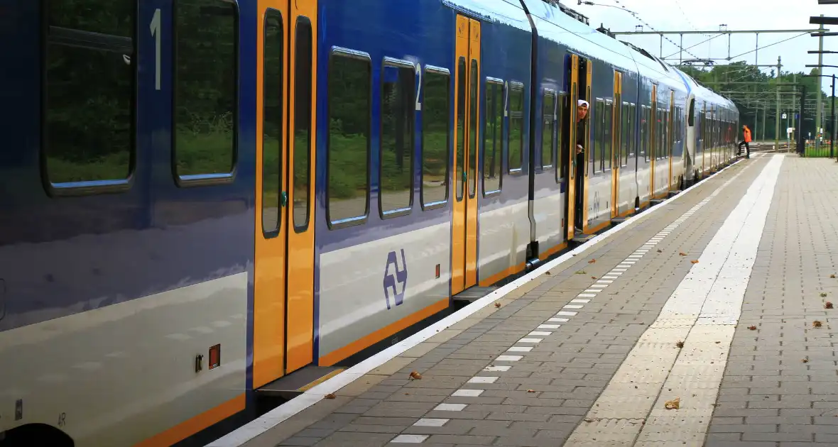 Passagiers opgesloten in defecte trein - Foto 6