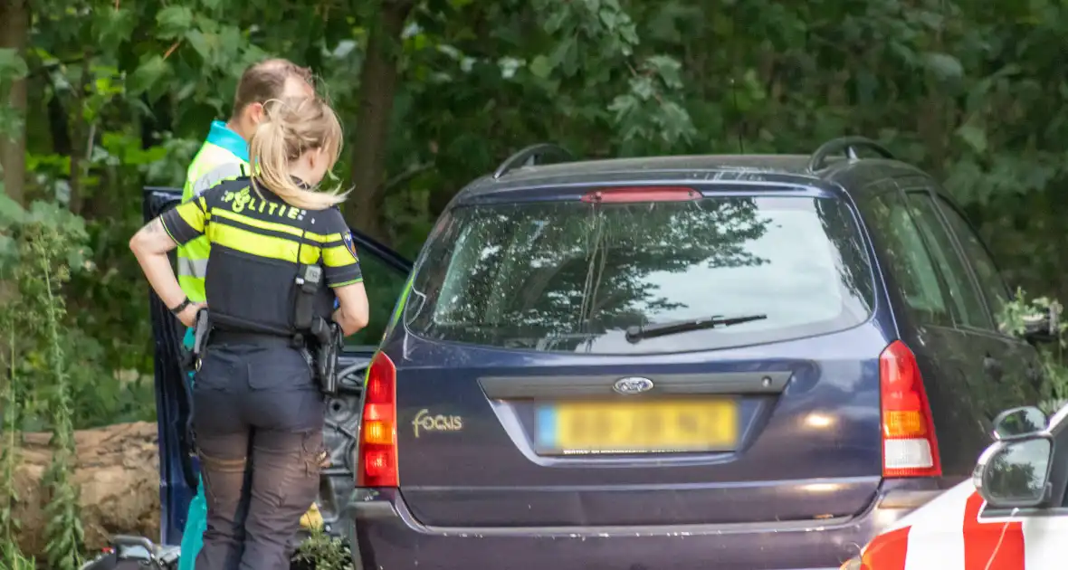 Bestuurder onder invloed botst op boomstronk - Foto 12