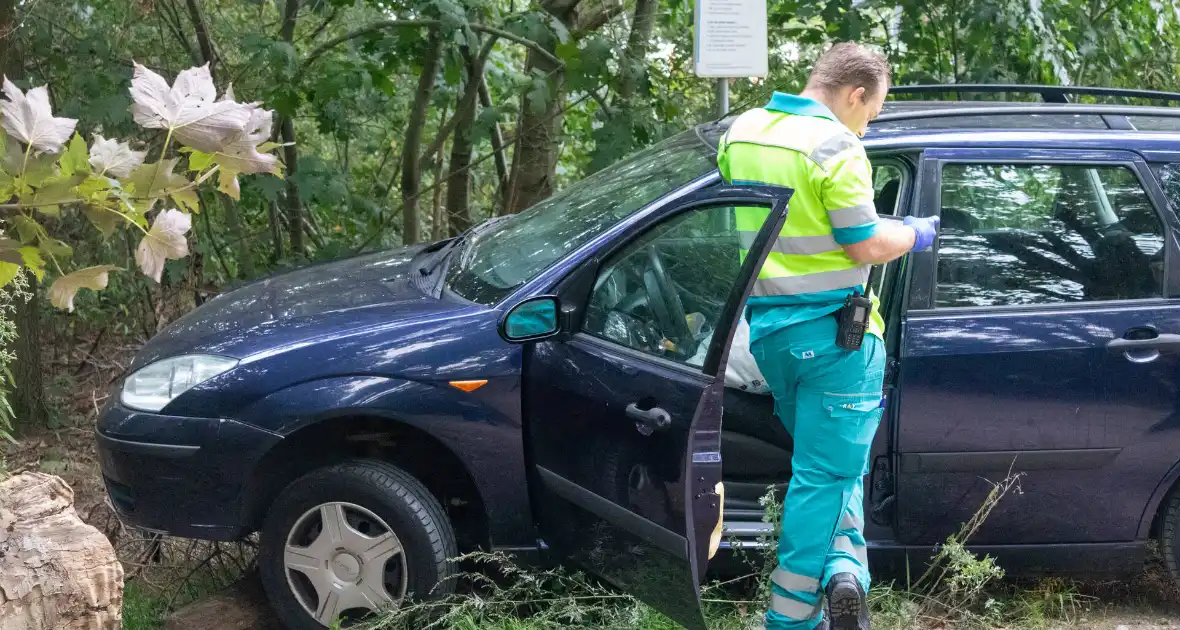 Bestuurder onder invloed botst op boomstronk - Foto 16