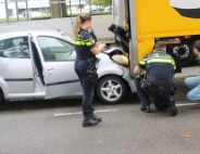 Veel schade bij botsing tussen drie voertuigen