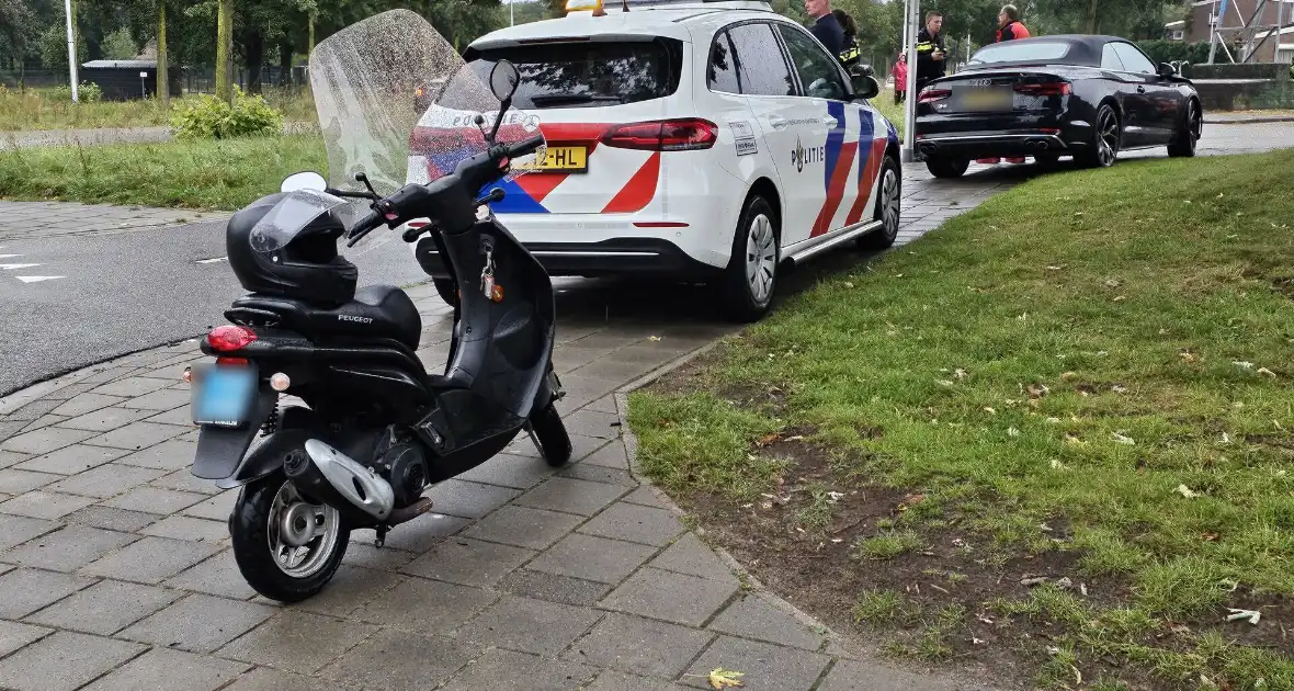 Scooter geschept door auto