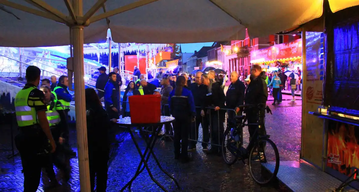 Grote brandoefening op kermis - Foto 14