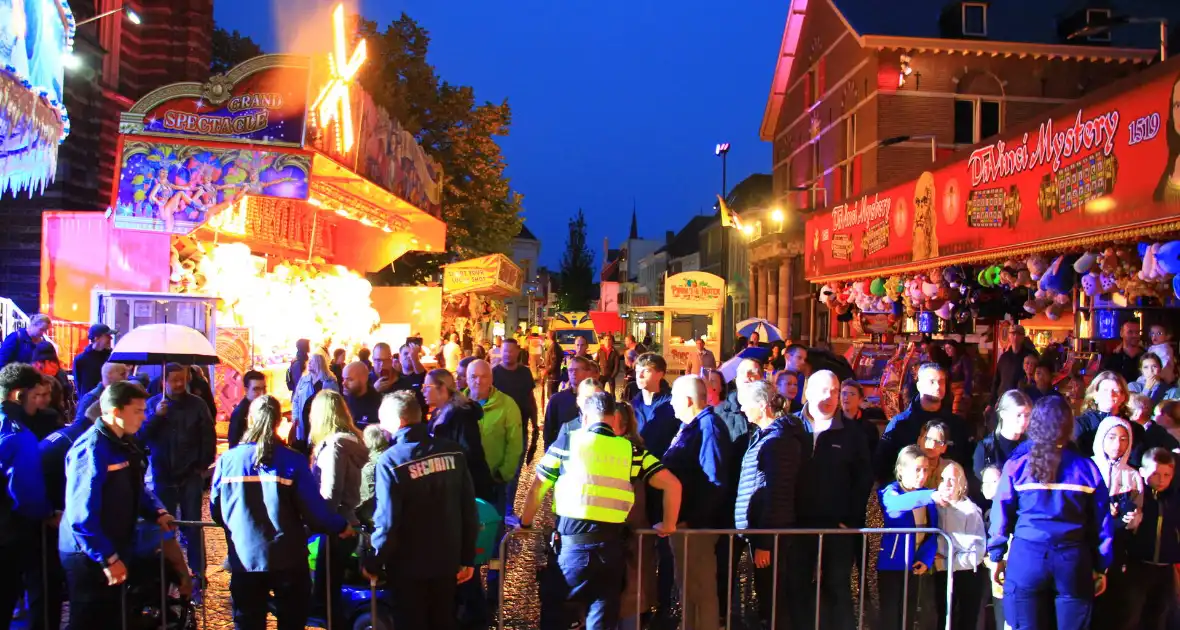 Grote brandoefening op kermis - Foto 4
