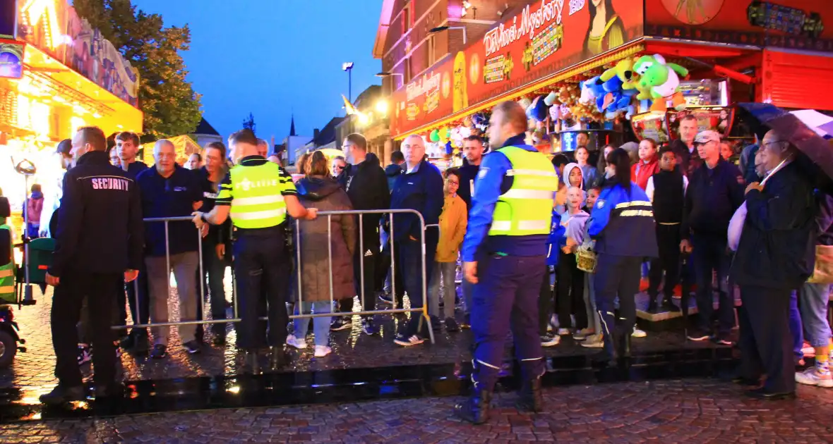 Grote brandoefening op kermis - Foto 6