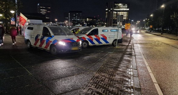 Politie massaal aanwezig bij wedstrijd van Ajax - Afbeelding 2