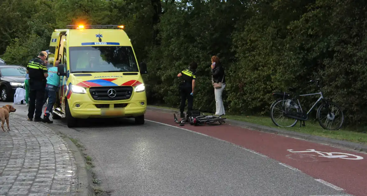 Meerdere gewonden bij botsing met auto en fietsers - Foto 1