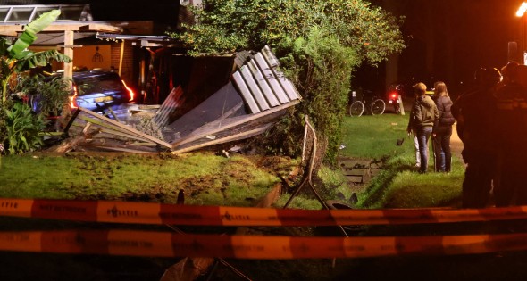 Enorme ravage nadat auto woning inrijd