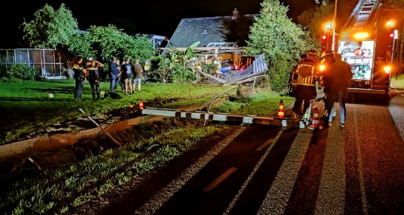 Enorme ravage nadat auto woning inrijd - Afbeelding 2