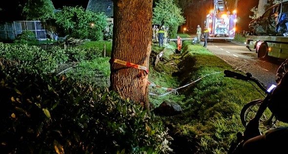 Enorme ravage nadat auto woning inrijd - Afbeelding 7