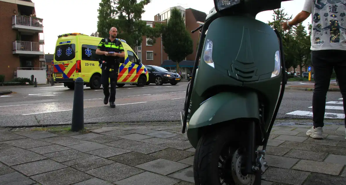 Personenauto en scooter in botsing - Foto 3