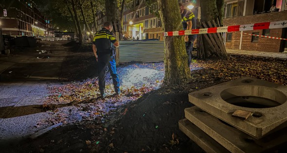 Regenboogvlag in brand gestoken bij portiek