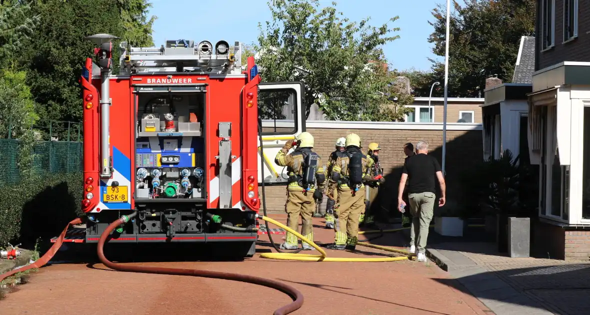 Hevige brand in garageboxen naast woning - Foto 1