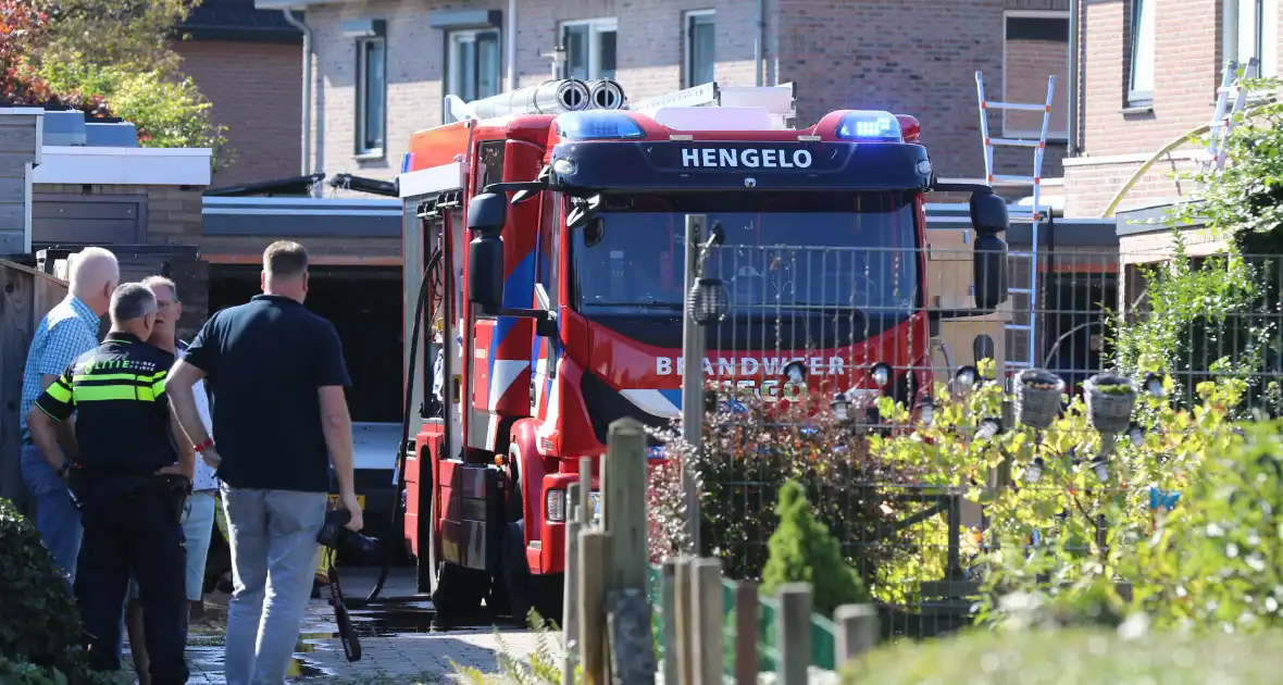 Hevige brand in garageboxen naast woning - Foto 3