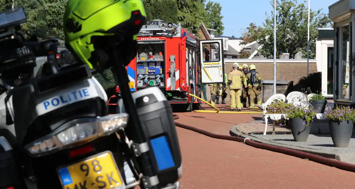 Hevige brand in garageboxen naast woning - Foto 4