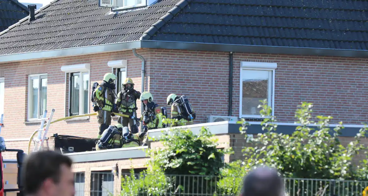 Hevige brand in garageboxen naast woning - Foto 6