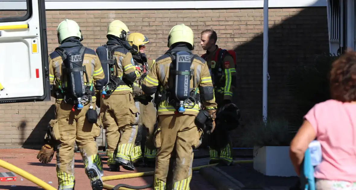 Hevige brand in garageboxen naast woning - Foto 8