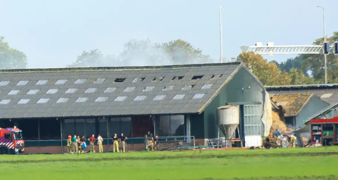 Grote brand in koeienstal - Foto 5