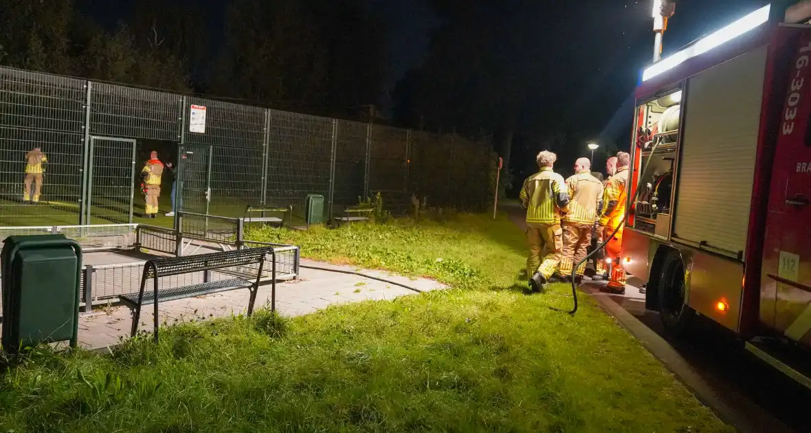 Vuurwerkbom en nitraten aangetroffen op voetbalveldje - Foto 3