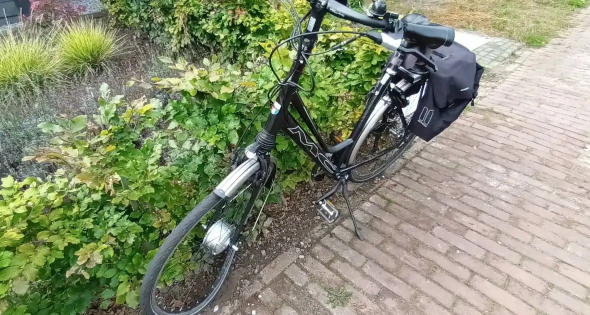 Fietser gewond bij aanrijding bij oversteekplaats - Foto 1