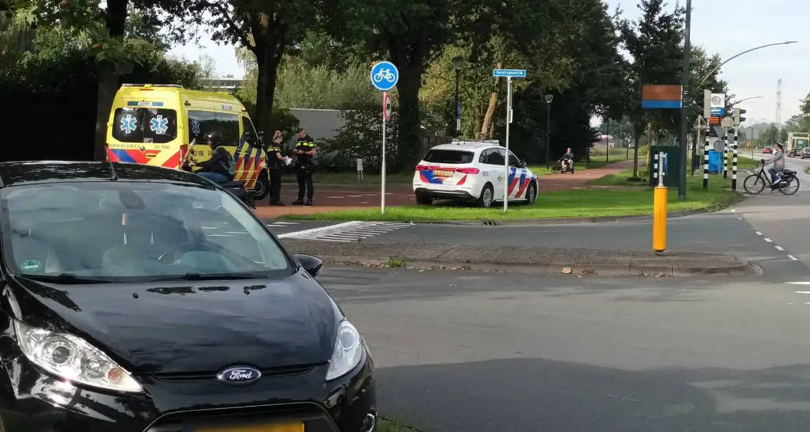 Fietser gewond bij aanrijding bij oversteekplaats - Foto 2