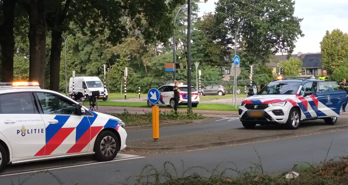 Fietser gewond bij aanrijding bij oversteekplaats - Foto 4