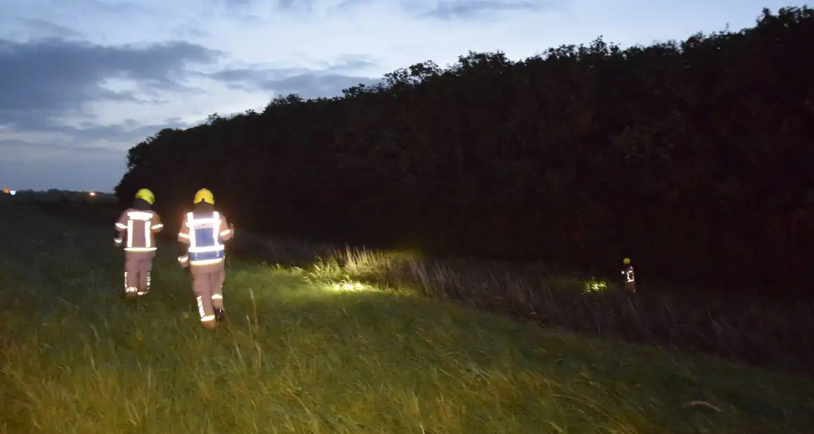 Auto aangetroffen in sloot, bestuurder verlaat voertuig - Foto 1