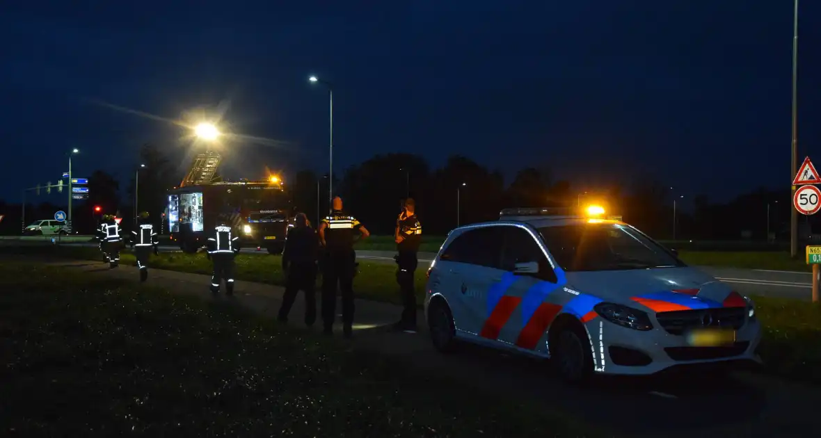 Auto aangetroffen in sloot, bestuurder verlaat voertuig - Foto 3